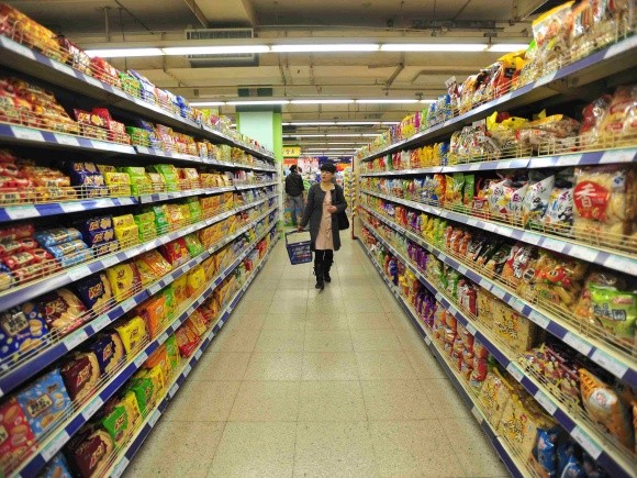 Українці утримуються від покупки м'яса, соків та горілки фото, ілюстрація