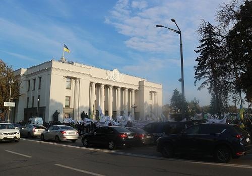 Під Радою пройшла попереджувальна акція проти урядового законопроекту про обіг землі фото, ілюстрація