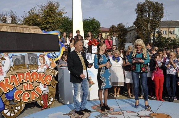 Західна Україна запустила проект "Караоке на селі" фото, ілюстрація