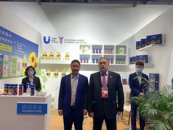 Олія від «Укролія» представлена на Китайському міжнародному імпортному ЕКСПО (China International Import Expo) фото, ілюстрація