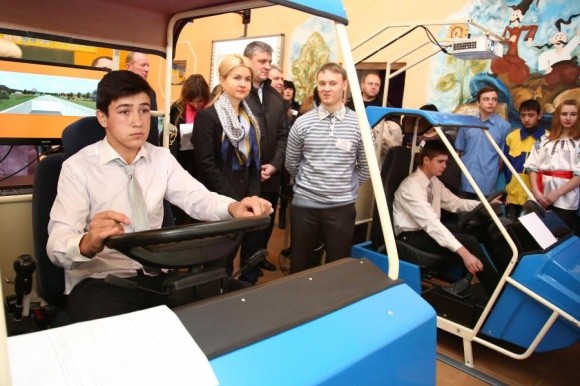 У Краснокутському агроліцеї відкрили автоматизований кабінет підготовки трактористів фото, ілюстрація