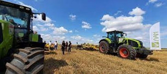 «Компанія ЛАН» продовжує відвантаження техніки аграріям Західної України  фото, ілюстрація