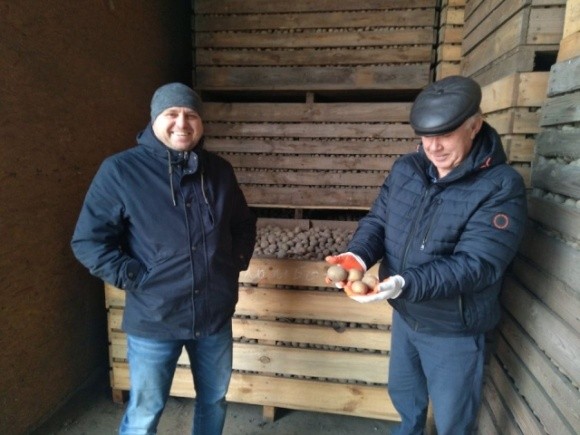 Чернігівський фермер вирощує картоплю за вологоощадною технологією фото, ілюстрація