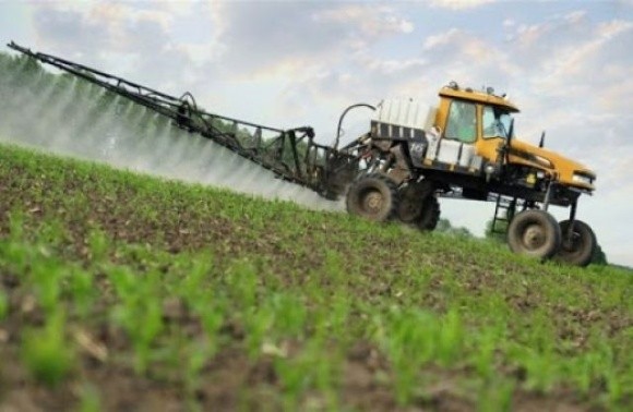 Чи дотримуються агропідприємства Львівщини 5 правил застосування пестицидів і агрохімікатів фото, ілюстрація