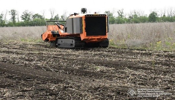 На Харківщині випробовують машину механізованого розмінування PT-300 D:MINE фото, ілюстрація