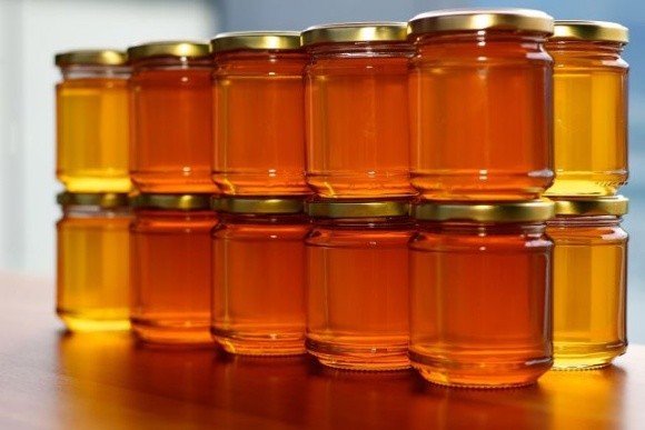 75% меду в усьому світі містять залишки пестицидів фото, ілюстрація