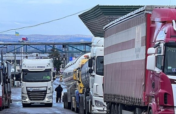 Польські фермери заблокували четвертий пункт пропуску на кордоні з Україною фото, ілюстрація