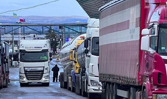 Польські фермери припинили блокувати пункт пропуску «Медика – Шегині» – рух вантажівок відновлено фото, ілюстрація