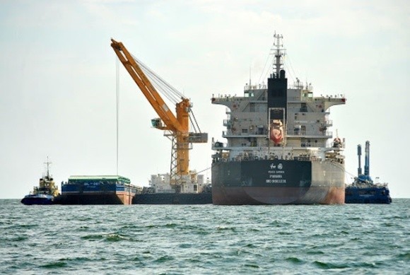 У порту Миколаєва стався розлив соняшникової олії — забруднено Дніпровсько-Бузький лиман фото, ілюстрація