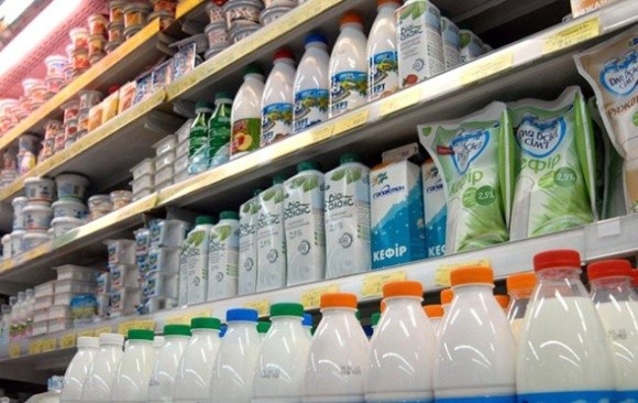 В Україні «молоковмісні» молочні продукти називатимуть «імітаційними» фото, ілюстрація