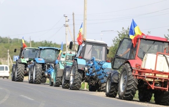 У Молдові фермери вивели на траси сільгосптехніку, вимагаючи допомоги фото, ілюстрація