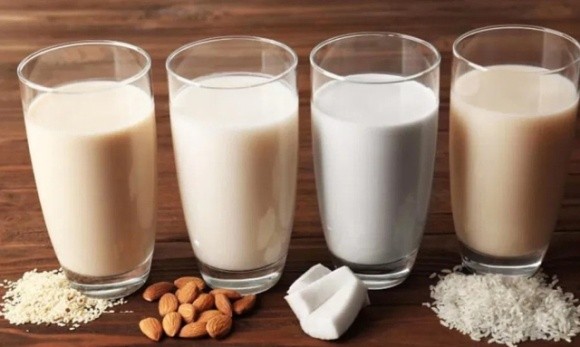 Визначені найкращі замінники молока на рослинній основі фото, ілюстрація