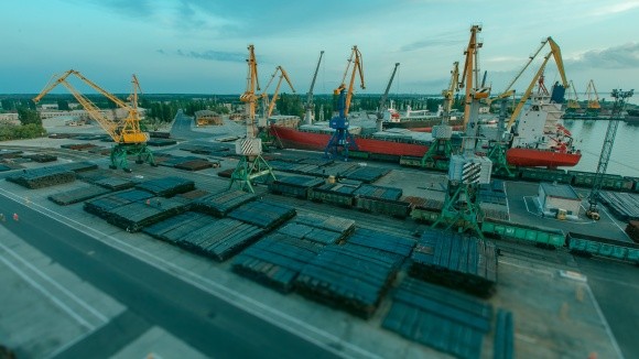 Порт "Октябрськ" готується до  перевалки зерна  фото, ілюстрація