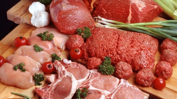 М'ясо в роздріб дорожчає, але доходи виробників скорочуються, - експерт фото, ілюстрація