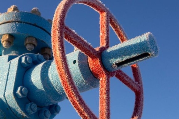 Нафтове ембарго проти рф вплине на вартість пального в Україні фото, иллюстрация