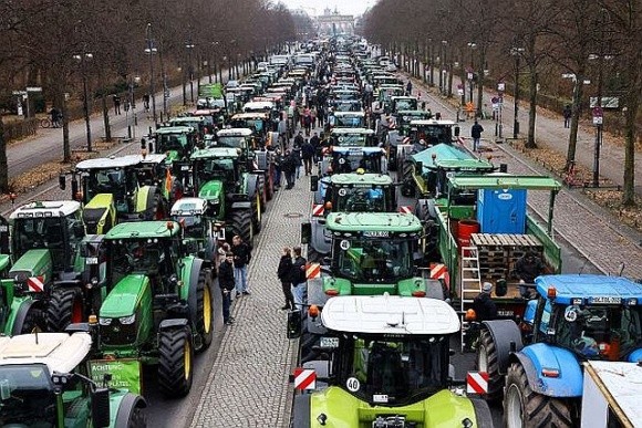 Жорстка економія та українське зерно: німецькі та польські фермери розширюють протести фото, ілюстрація