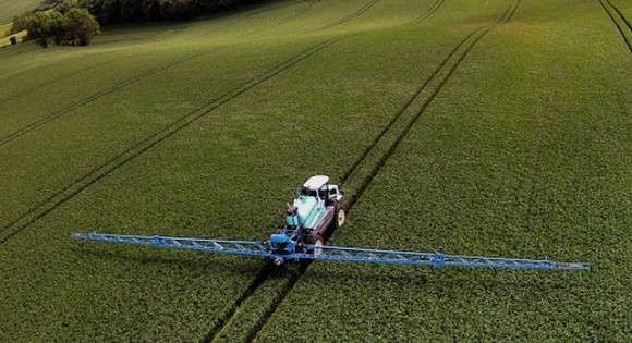 Представлено технологію, яка мінімізує знесення пестицидів та підвищує ефективність обробок посівів  фото, ілюстрація