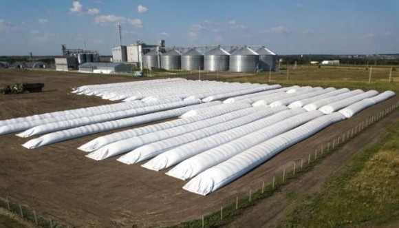 Україна скупила на світового ринку всі одноразові зерносховища для зберігання нового врожаю фото, ілюстрація