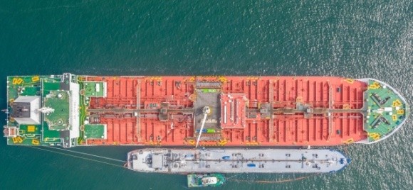 В Україні здійснено перше дозавантаження танкера соняшниковою олією в морі фото, ілюстрація
