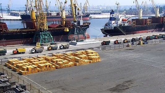 Порт «Ольвія» знизив прибуток вдвічі після переходу з перевалки металу на зерно фото, ілюстрація