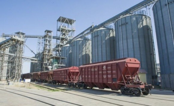 Перевезення зерна залізницею через Польщу та Словаччину зменшується, через Румунію – зростає фото, ілюстрація