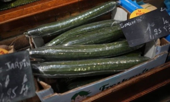 Во Франции «настоящая революция» — запретили пластиковые упаковки для овощей и фруктов фото, иллюстрация