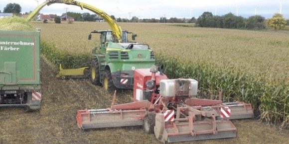 Німці випустили нові подрібнювачі кукурудзиння фото, ілюстрація