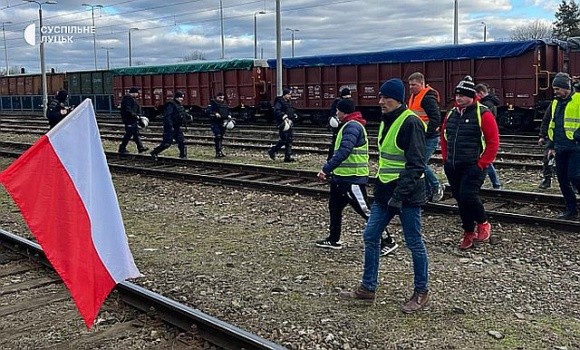 Польські протестувальники намагались заблокувати залізничні колії фото, ілюстрація