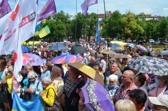 Біля Полтавської ОДА протестували проти впровадження ринку землі фото, ілюстрація