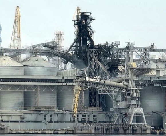 Росія знищила 60 тис. тонн зерна в порту Чорноморська фото, ілюстрація