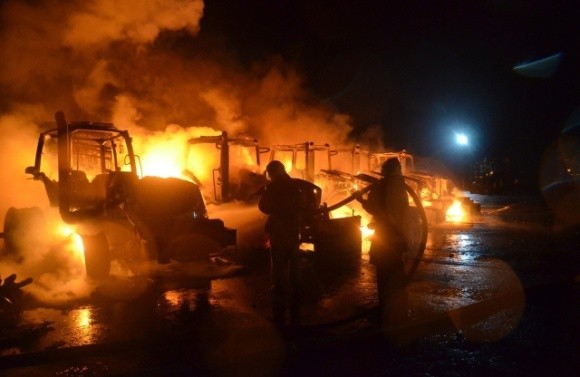 На Полтавщині згоріли 6 тракторів агрофірми холдингу «Астарта-Київ» фото, ілюстрація