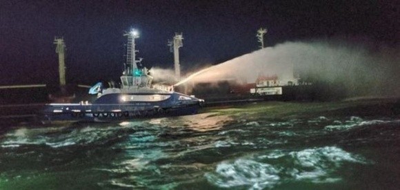 У Чорному морі неподалік Очакова горіло судно, завантажене зерном фото, ілюстрація