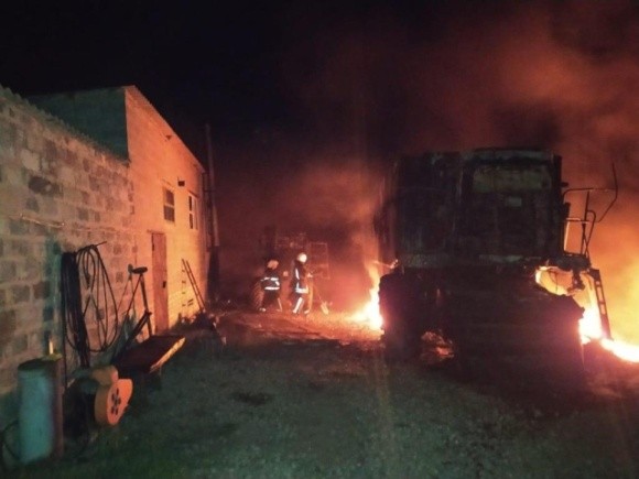 На Кіровоградщині у фермера згоріло 5 одиниць сільгосптехніки  фото, ілюстрація