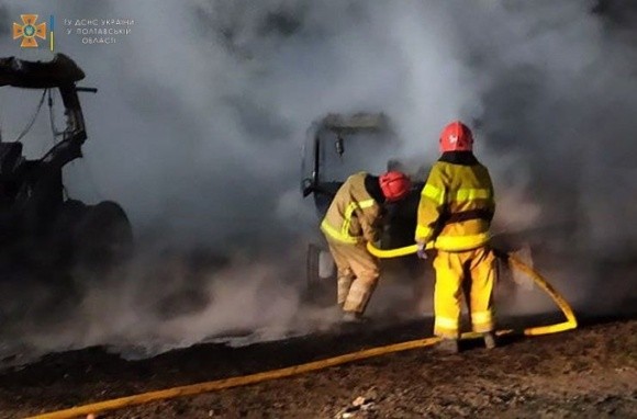«Підозріла» пожежа знищила купу сільськогосподарської техніки фото, ілюстрація