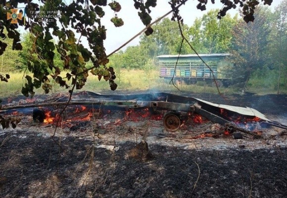 У пожежі в Полтавській області згоріли десятки вуликів із бджолами  фото, ілюстрація