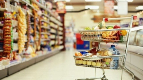 Новорічні свята закінчуються — продукти в супермаркетах дешевшають фото, ілюстрація