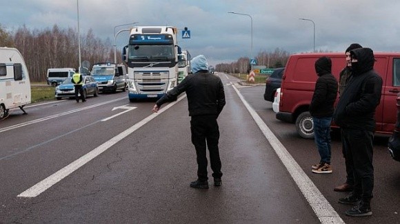 Єврокомісар подякував за забезпечення продовольчої безпеки фермерам, які блокують український кордон фото, ілюстрація