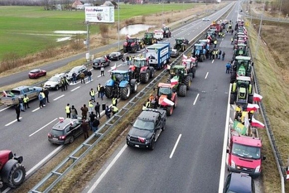 Протести польських фермерів: три пункти пропуску заблоковані повністю фото, ілюстрація