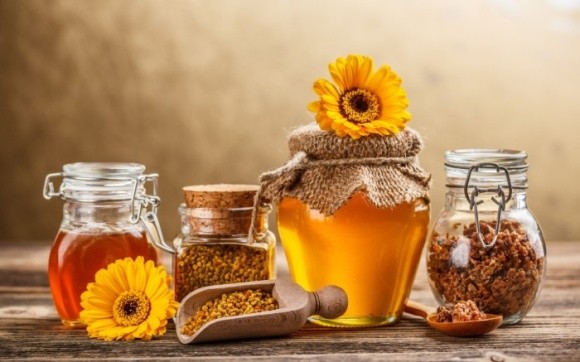 Виробляти квітковий пилок та маточне молочко вигідніше, ніж мед фото, ілюстрація