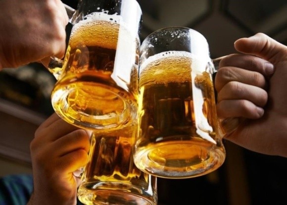 Наслідки карантину: у Франції знищать 10 мільйонів літрів пива через закриття ресторанів фото, ілюстрація