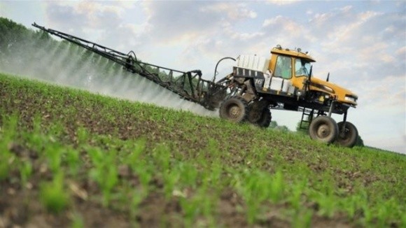 Парламент затвердив новий порядок видачі посвідчення на право роботи з пестицидами фото, ілюстрація
