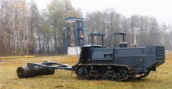 На Харківщині працює вже друга вітчизняна машина для підготовки ґрунту до розмінування фото, ілюстрація