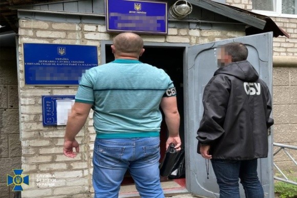 СБУ викрила чиновників Донецького Геокадарстру на «земельних» махінаціях фото, ілюстрація