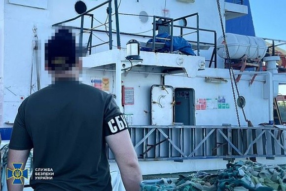 СБУ затримала судно, яке вивозило з Криму крадене українське зерно фото, ілюстрація