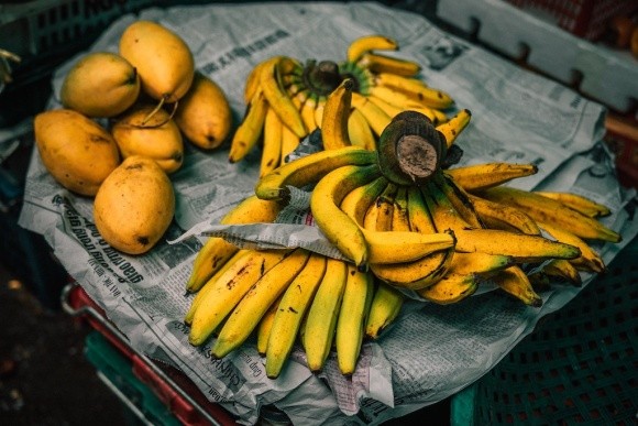 Перестиглі банани пустили на еко-шкіру фото, ілюстрація