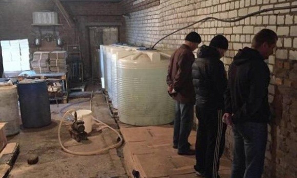 На Київщині виявлено підземний спиртзавод замаскований під овечу ферму фото, ілюстрація