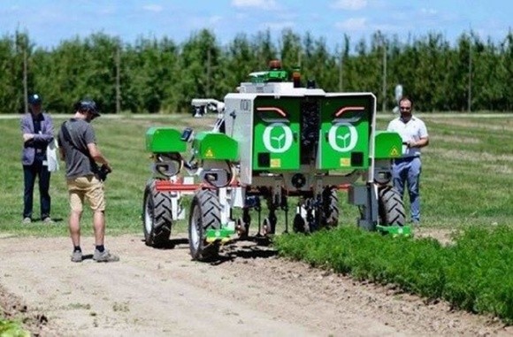 Роботів в сільському господарстві стає все більше фото, ілюстрація