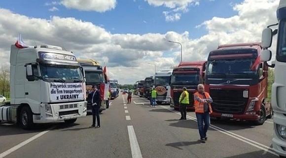 На трьох пунктах пропуску на кордоні заблоковано близько тисячі вантажівок через страйк польських перевізників, – Андрій Демченко фото, ілюстрація