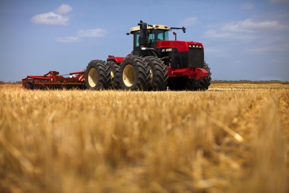 Фермери віддають перевагу тракторам потужністю 40-100 кВт фото, ілюстрація