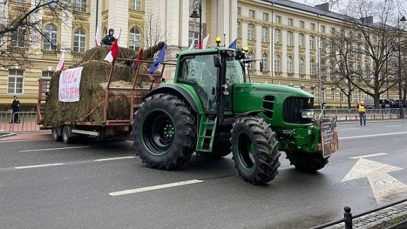 У Варшаві знову мітингували фермери фото, ілюстрація